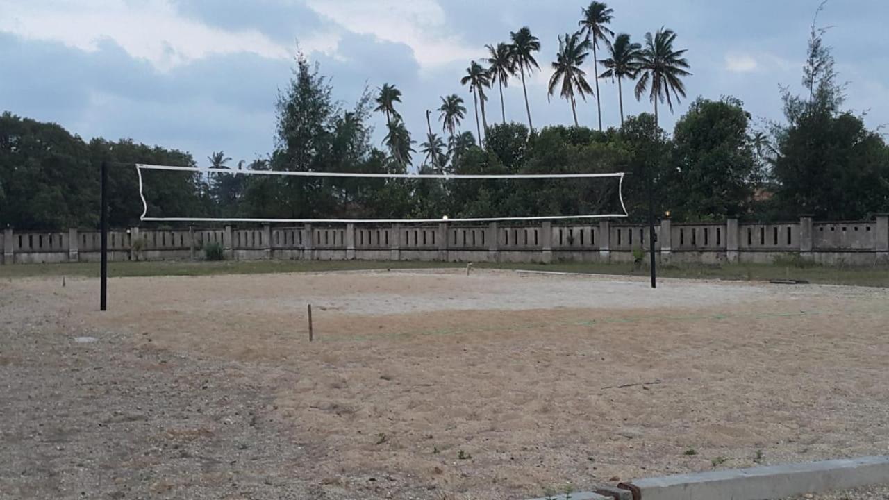 Kanza Beach Inn Marang Kültér fotó