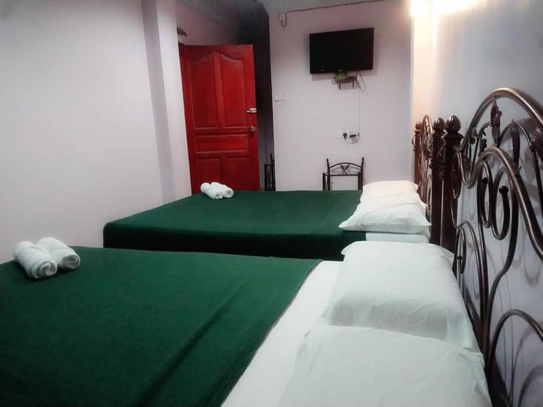Kanza Beach Inn Marang Kültér fotó