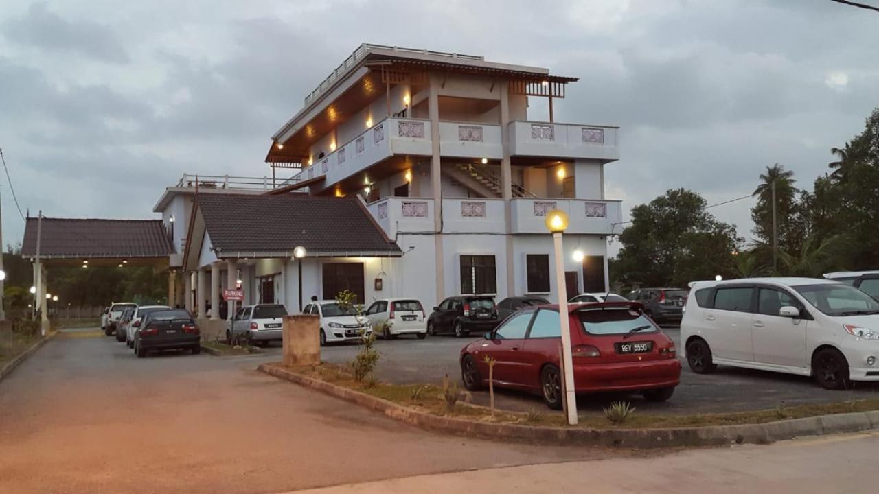 Kanza Beach Inn Marang Kültér fotó