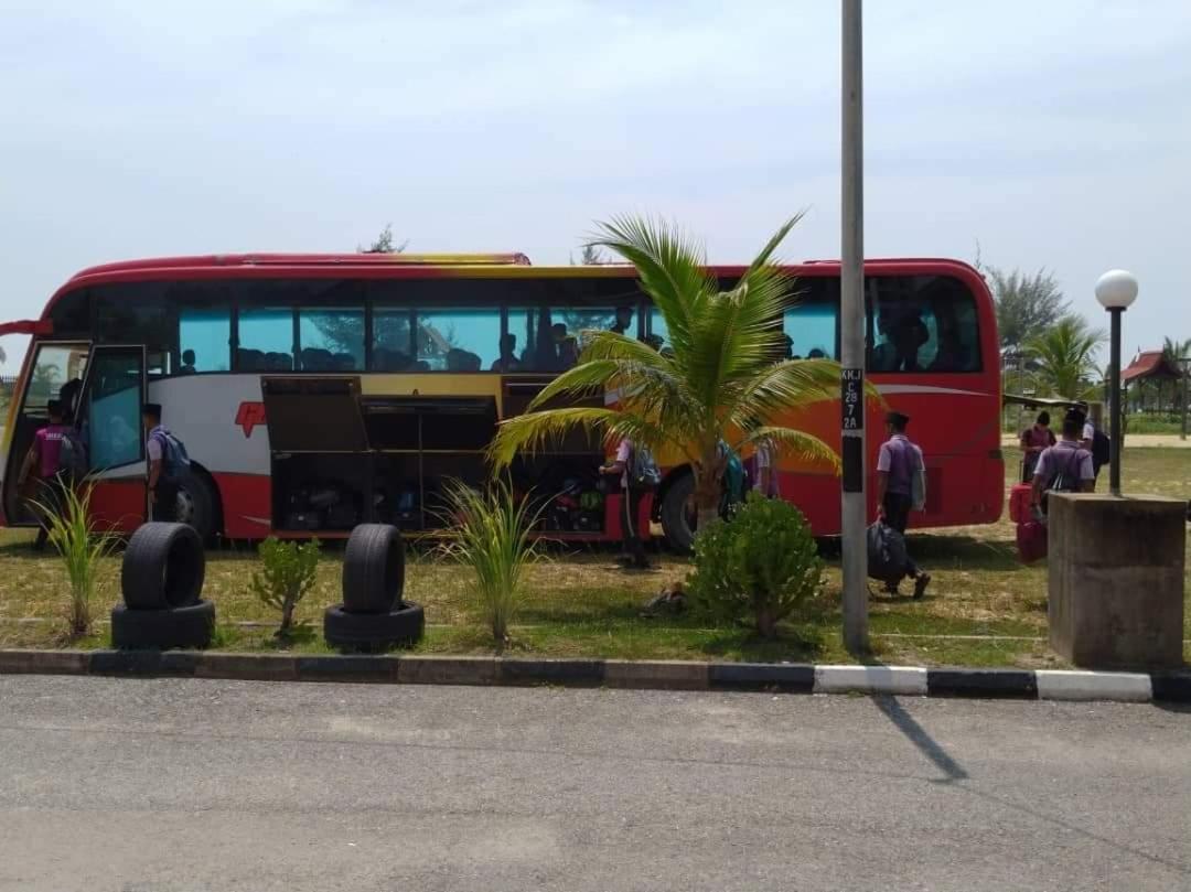 Kanza Beach Inn Marang Kültér fotó