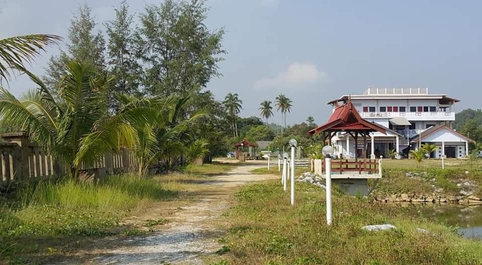 Kanza Beach Inn Marang Kültér fotó
