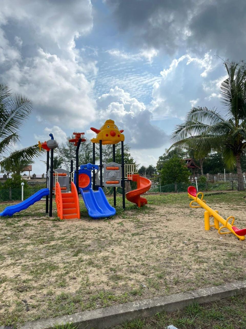 Kanza Beach Inn Marang Kültér fotó