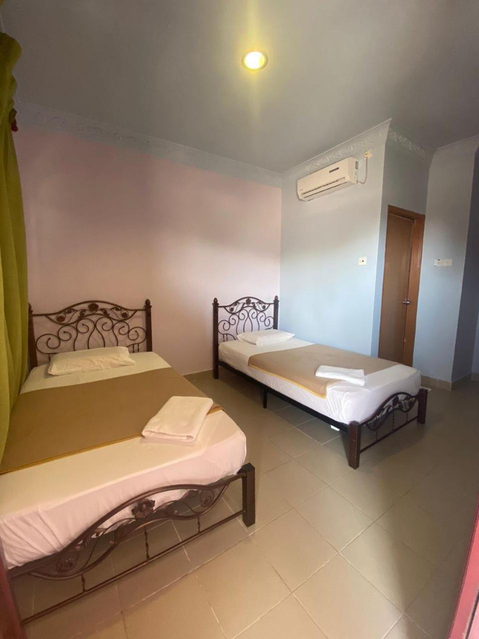 Kanza Beach Inn Marang Kültér fotó