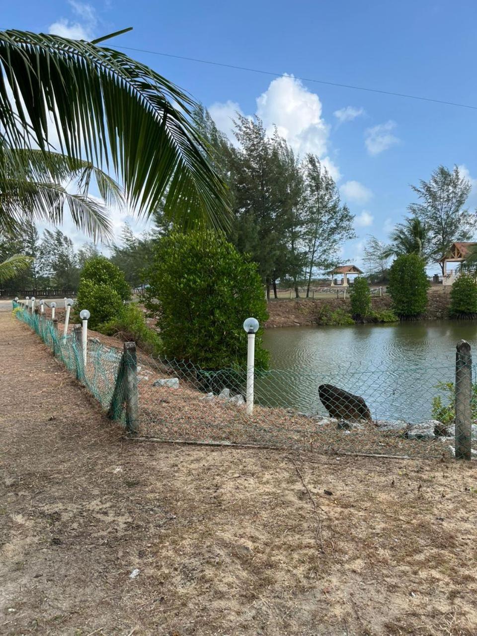 Kanza Beach Inn Marang Kültér fotó