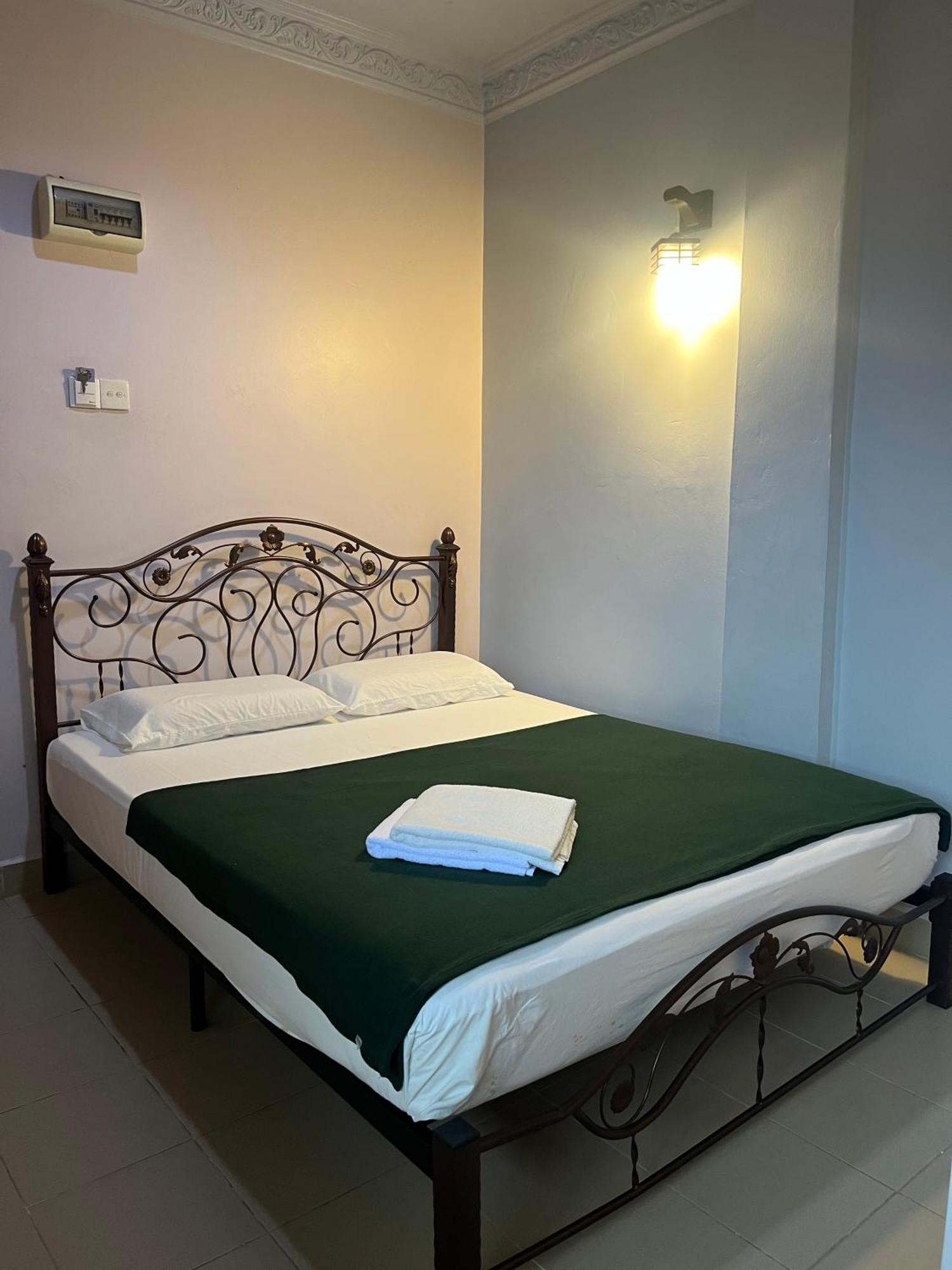 Kanza Beach Inn Marang Kültér fotó
