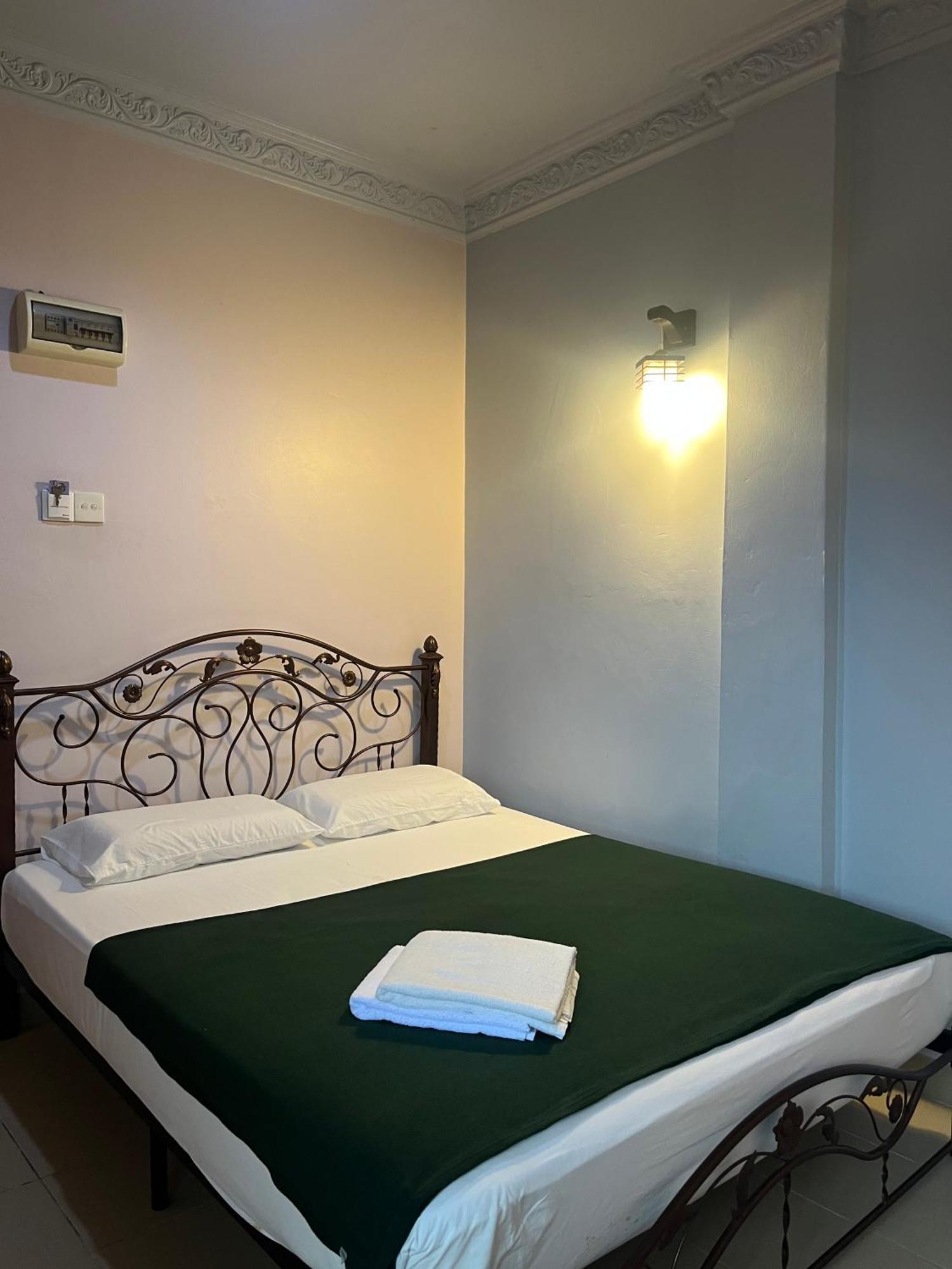 Kanza Beach Inn Marang Kültér fotó
