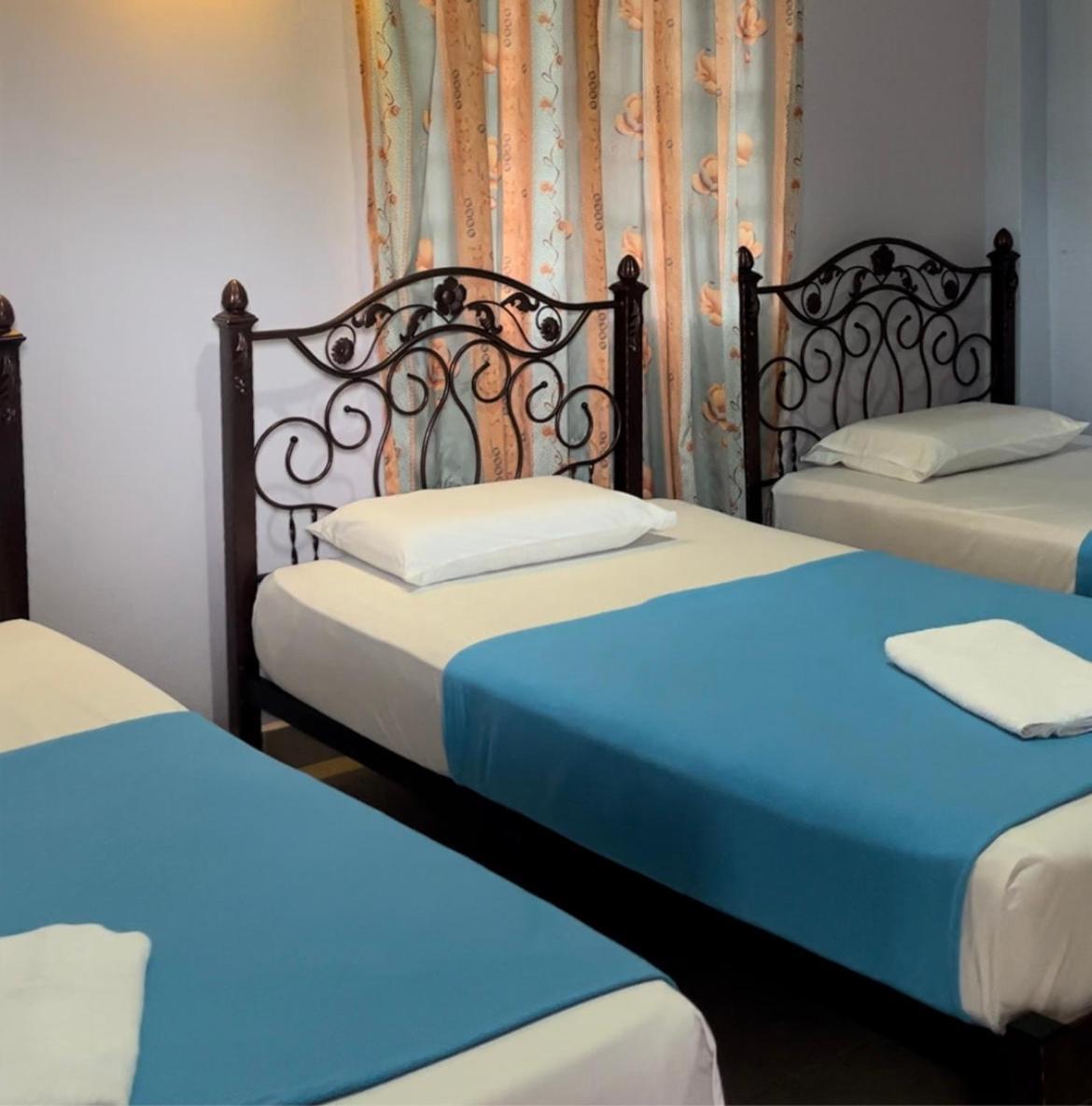 Kanza Beach Inn Marang Kültér fotó