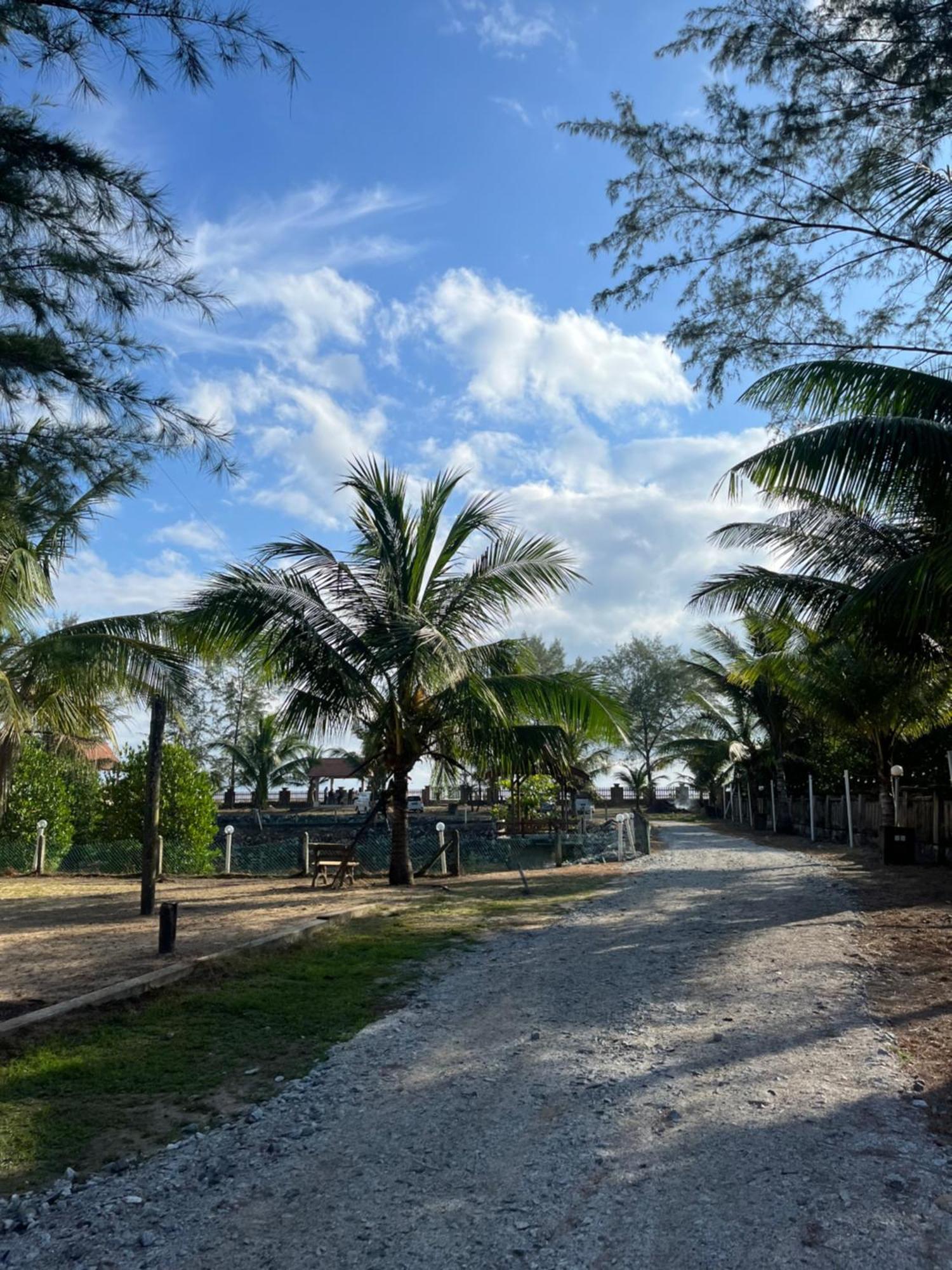 Kanza Beach Inn Marang Kültér fotó