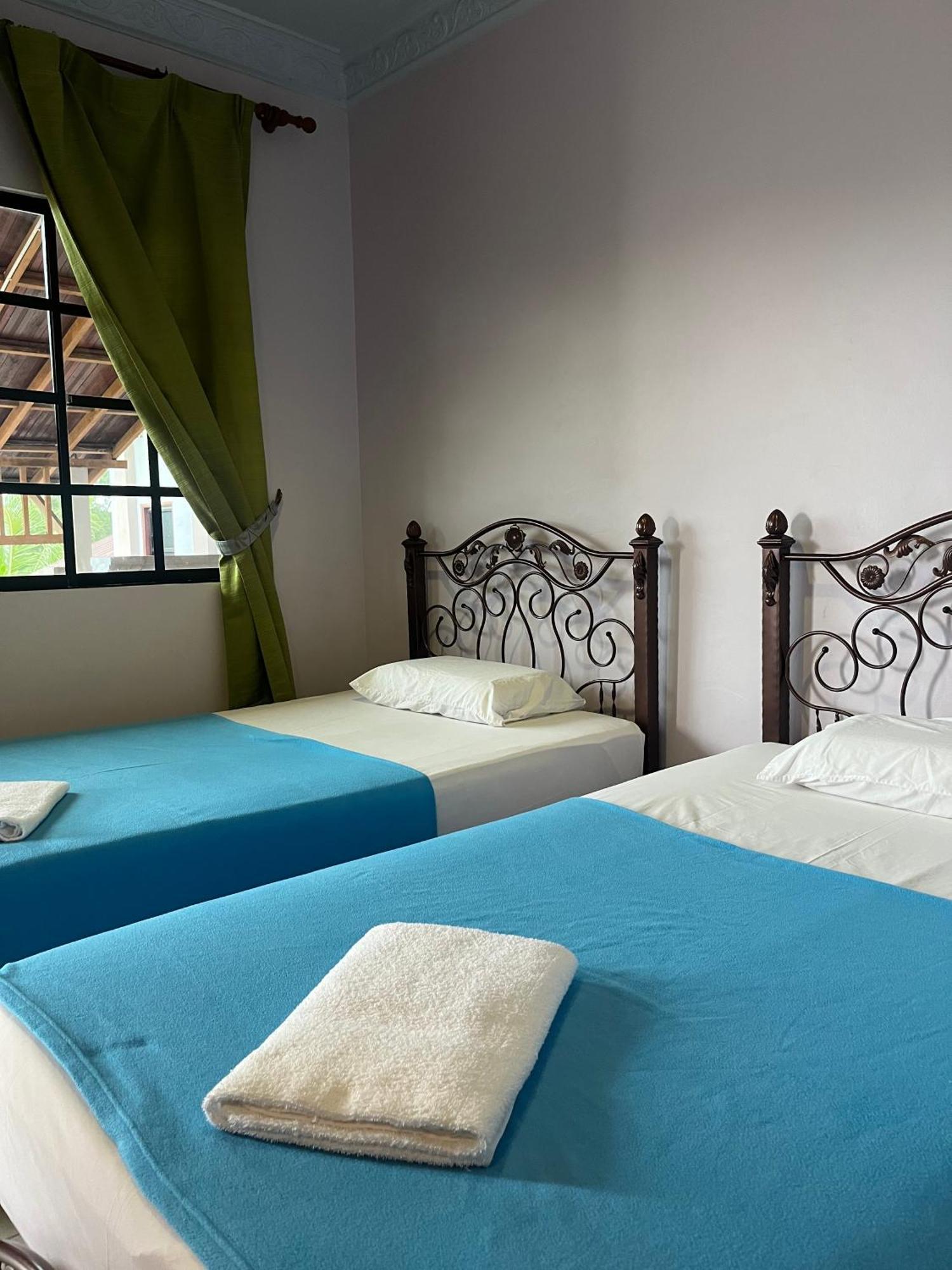 Kanza Beach Inn Marang Kültér fotó