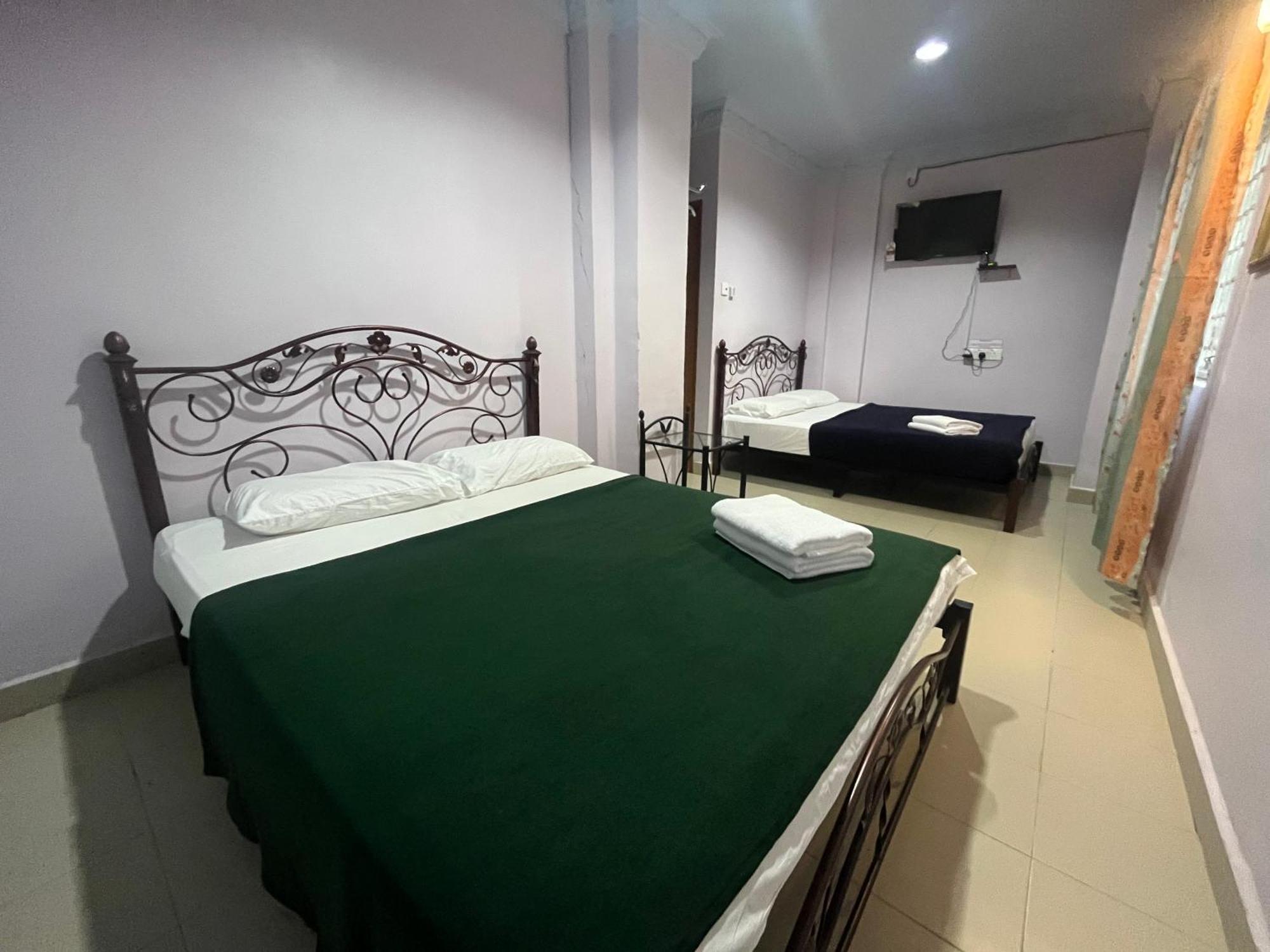 Kanza Beach Inn Marang Kültér fotó